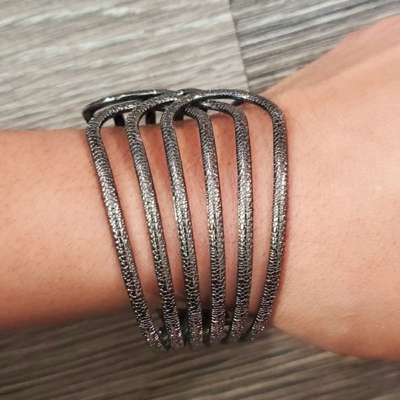 Charcoal gray hinge bracelet - Picture 2 of 4